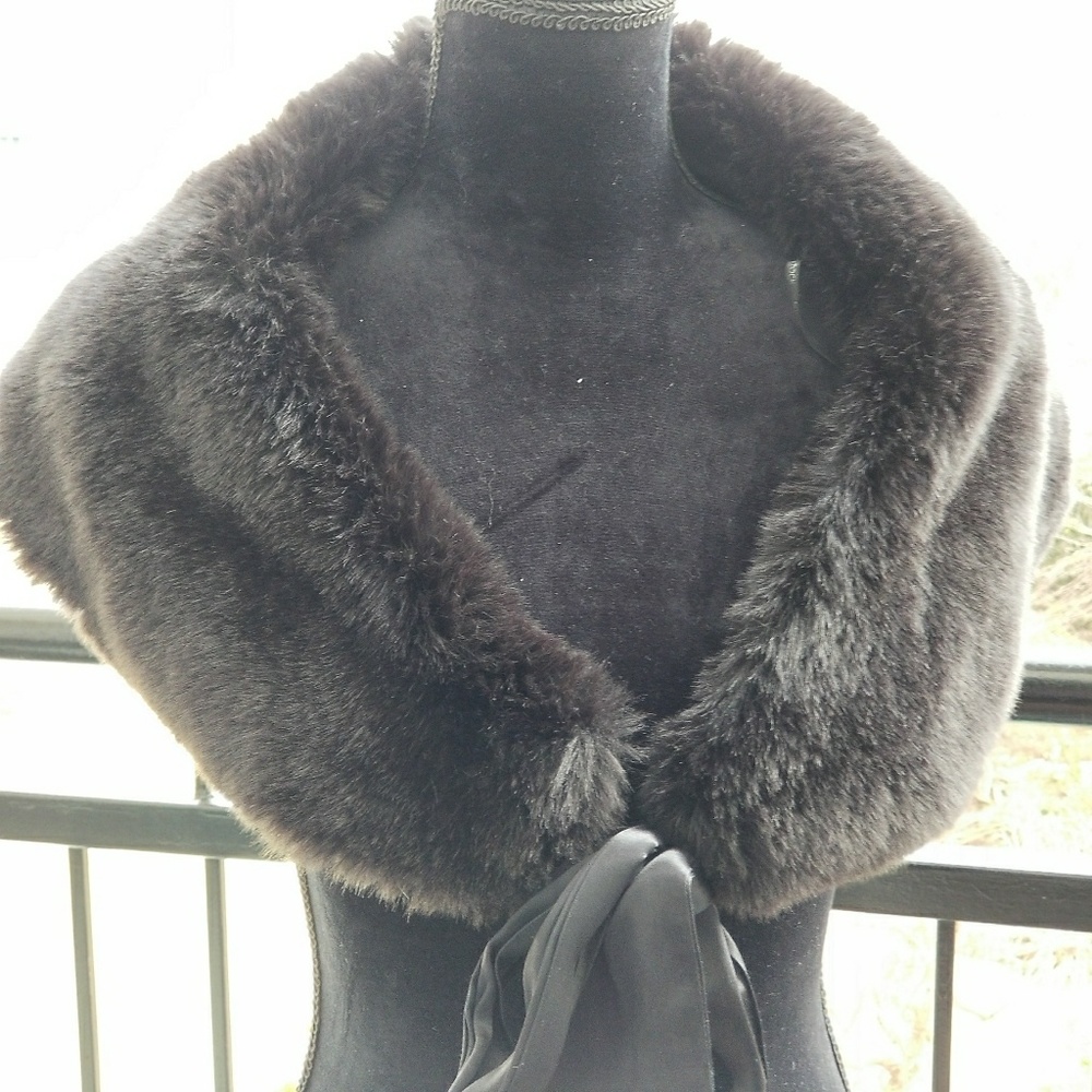 McClintock Collections Faux Fur Collar